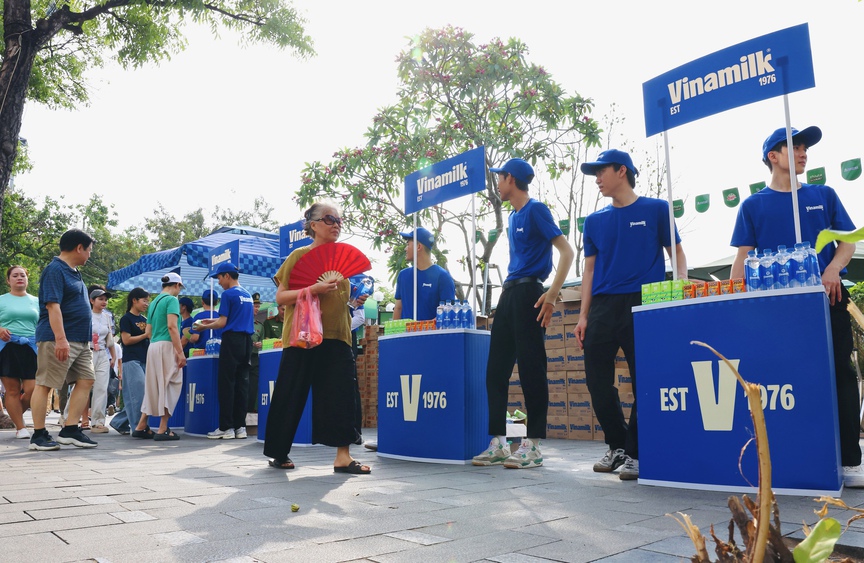 Vinamilk chung tay lan tỏa thông điệp “tổ quốc bình yên” với 40.000 sản phẩm dành cho cộng đồng- Ảnh 2. Vinamilk chung tay lan tỏa thông điệp “tổ quốc bình yên” với 40.000 sản phẩm dành cho cộng đồng- Ảnh 2.