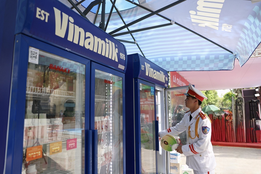 Vinamilk chung tay lan tỏa thông điệp “tổ quốc bình yên” với 40.000 sản phẩm dành cho cộng đồng- Ảnh 5. Vinamilk chung tay lan tỏa thông điệp “tổ quốc bình yên” với 40.000 sản phẩm dành cho cộng đồng- Ảnh 5.