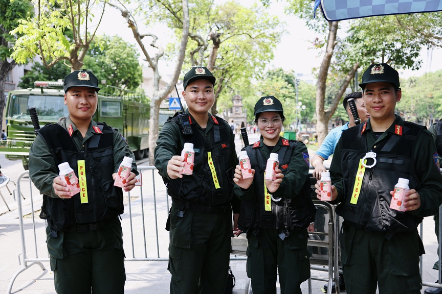 Vinamilk chung tay lan tỏa thông điệp “tổ quốc bình yên” với 40.000 sản phẩm dành cho cộng đồng- Ảnh 6. Vinamilk chung tay lan tỏa thông điệp “tổ quốc bình yên” với 40.000 sản phẩm dành cho cộng đồng- Ảnh 6.
