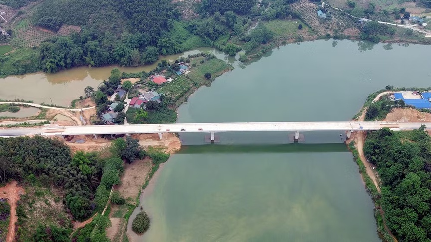 Cao tốc dài hơn 100km chạy xuyên tỉnh rộng thứ 2 miền Bắc nỗ lực ‘về đích’- Ảnh 2.
