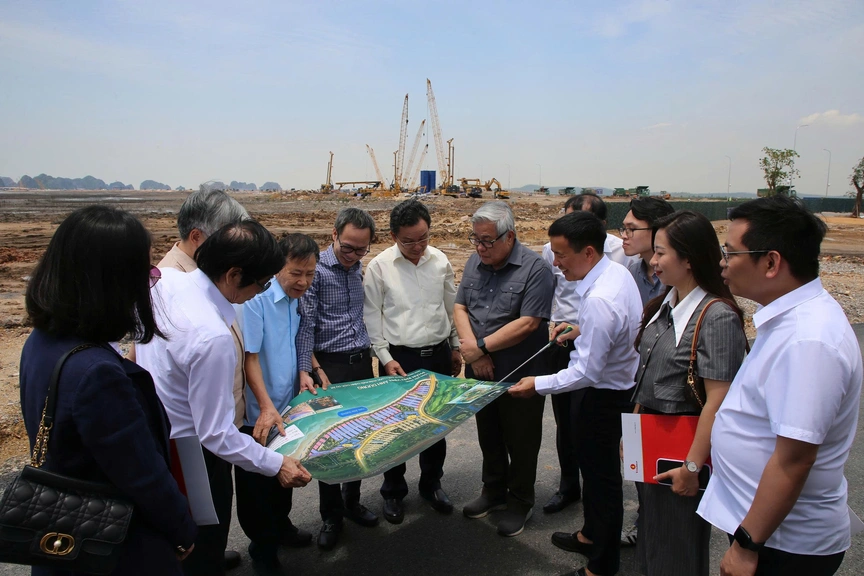 Hội đồng Giám khảo Chung khảo Giải thưởng Quốc gia Bất động sản Việt Nam lần thứ II khảo sát dự án Vinhomes Global Gate Hạ Long- Ảnh 5.