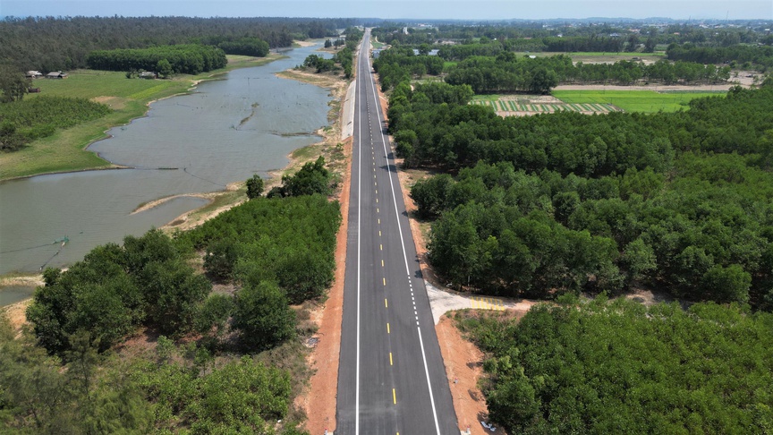 Việt Nam có cung đường biển đẹp như tranh xuyên qua nhiều vùng sinh thái: Dài 100km, đang nỗ lực ‘về đích’- Ảnh 1.