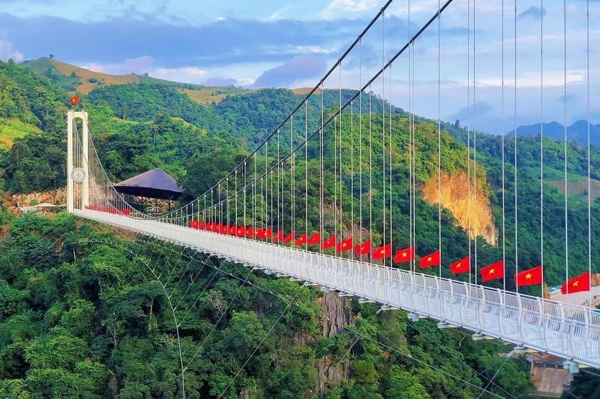 Việt Nam lần đầu tiên trong lịch sử sở hữu cây cầu kính dài nhất thế giới: Vốn đầu tư gần 800 tỷ, nằm cheo leo ở độ cao 150m so với vực sâu- Ảnh 3.