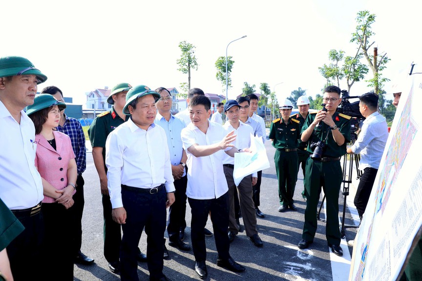 Hình ảnh tại buổi kiểm tra thực địa. Nguồn ảnh: Hanoimoi.vn Hình ảnh tại buổi kiểm tra thực địa. Nguồn ảnh: Hanoimoi.vn