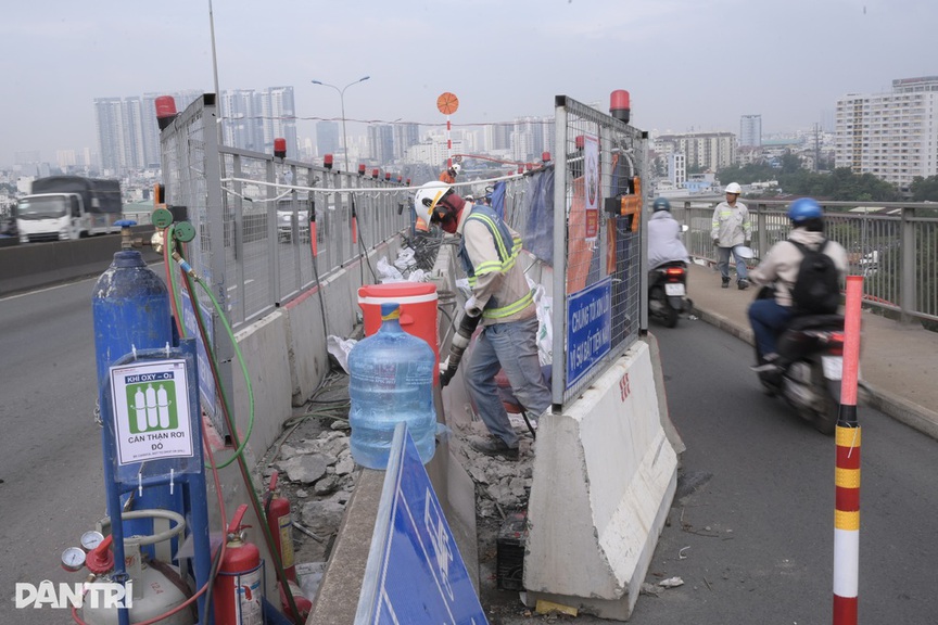 Việt Nam bắt đầu sửa chữa cây cầu dây văng hơn 2.000 tỷ từng giữ kỷ lục lớn bậc nhất cả nước - Ảnh 1. Việt Nam bắt đầu sửa chữa cây cầu dây văng hơn 2.000 tỷ từng giữ kỷ lục lớn bậc nhất cả nước - Ảnh 1.
