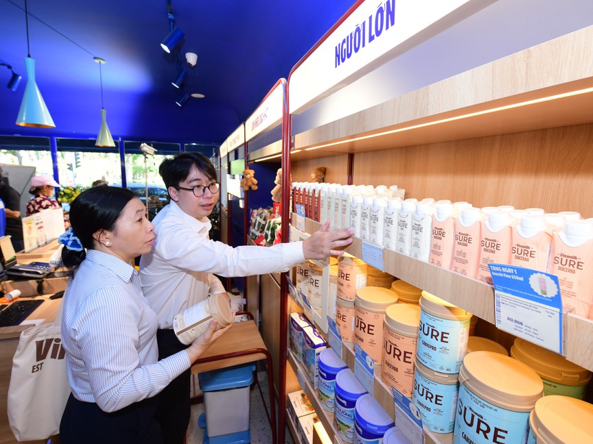 Vinamilk đón thế hệ "đồng niên" tham quan nhà máy với lời hứa chăm sóc sức khỏe bằng dinh dưỡng chất lượng- Ảnh 6. Vinamilk đón thế hệ "đồng niên" tham quan nhà máy với lời hứa chăm sóc sức khỏe bằng dinh dưỡng chất lượng- Ảnh 6.