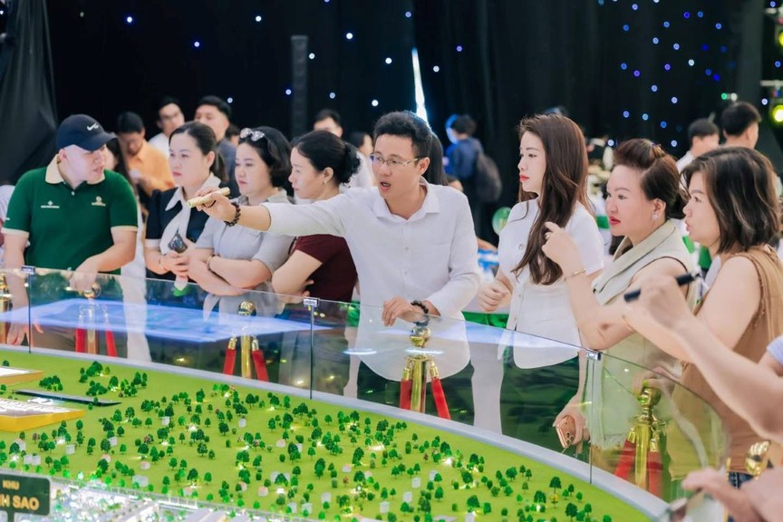 Nhà phố hơn 200m² giá ngang căn hộ trung tâm: “Nghịch lý hấp dẫn” chỉ có tại Vinhomes Golden City- Ảnh 3. Nhà phố hơn 200m² giá ngang căn hộ trung tâm: “Nghịch lý hấp dẫn” chỉ có tại Vinhomes Golden City- Ảnh 3.
