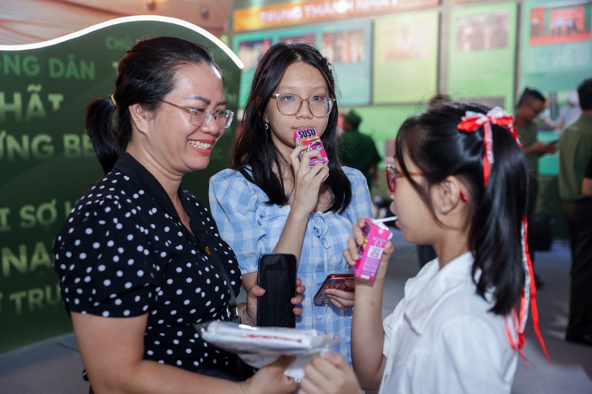 Tham dự Gala “Tổ quốc bình yên”, đừng quên ghé trạm Vinamilk “nạp năng lượng” - Ảnh 7.
