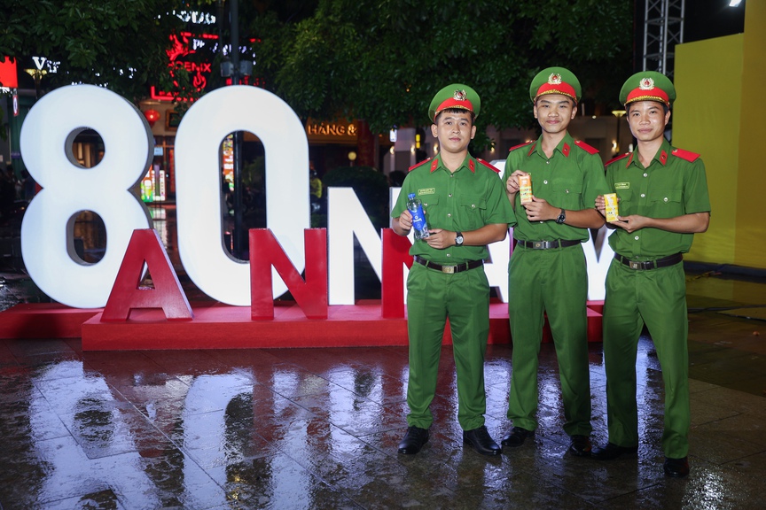 Tham dự Gala “Tổ quốc bình yên”, đừng quên ghé trạm Vinamilk “nạp năng lượng” - Ảnh 9.