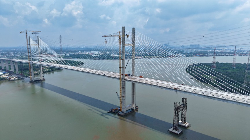 Việt Nam sở hữu cầu dây văng có tĩnh không cao kỷ lục: Kết cấu dây văng dẻ quạt, chịu được trọng tải lớn - Ảnh 4.