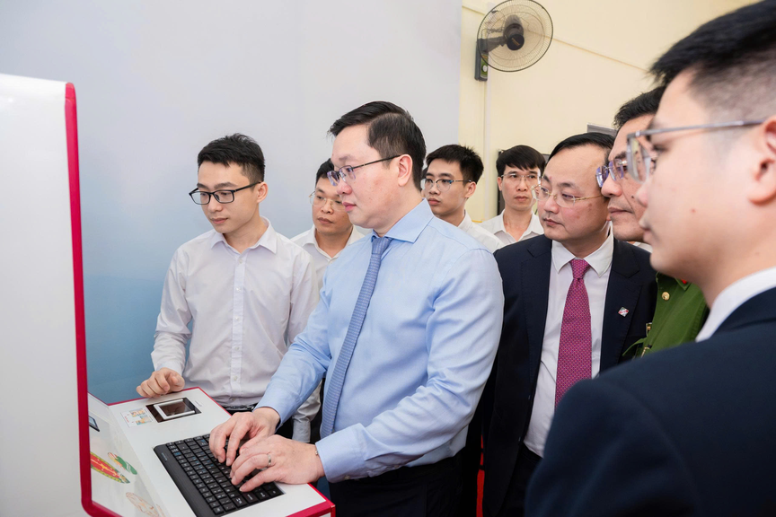 Agribank đồng hành cùng tỉnh Ninh Bình triển khai mô hình Kiosk thông minh: “Cú hích” chuyển đổi số hành chính công - Ảnh 8.