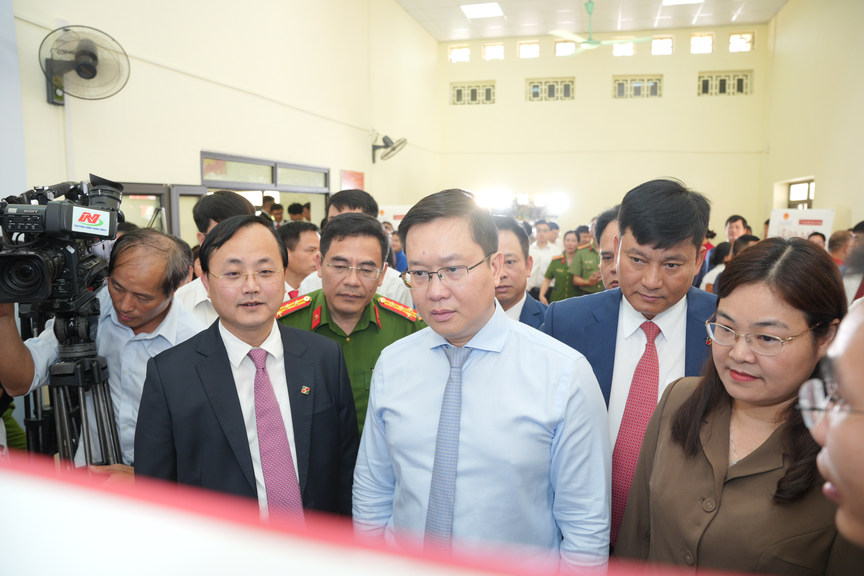 Agribank đồng hành cùng tỉnh Ninh Bình triển khai mô hình Kiosk thông minh: “Cú hích” chuyển đổi số hành chính công - Ảnh 9.