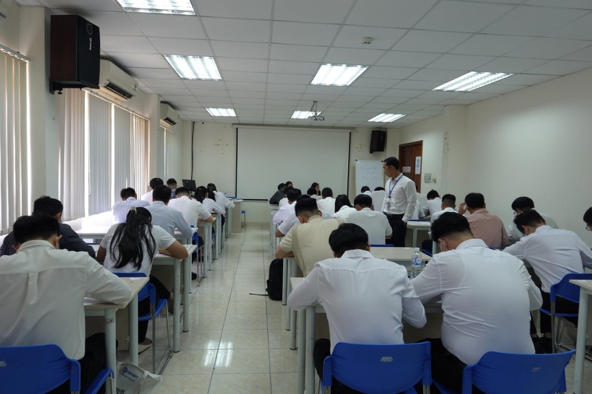 Sân bay lớn nhất Việt Nam thu hút gần 300 ứng viên tham gia tuyển dụng - Ảnh 1. Sân bay lớn nhất Việt Nam thu hút gần 300 ứng viên tham gia tuyển dụng - Ảnh 1.