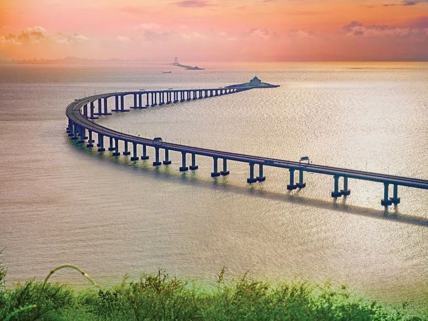 Siêu cầu vượt biển dài nhất thế giới: Công trình gần 19 tỷ USD được xây suốt gần 1 thập kỷ, sở hữu kết cấu kỳ lạ với cầu - hầm - đảo giữa lòng đại dương - Ảnh 1.