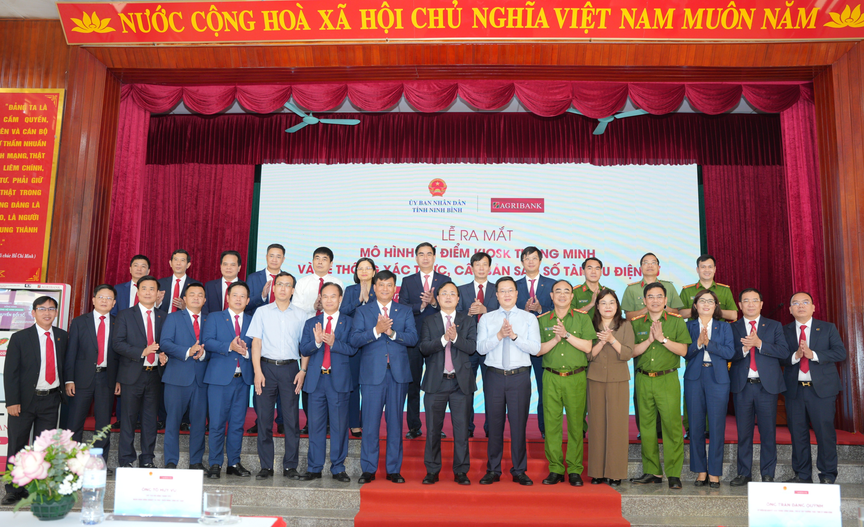 Agribank đồng hành cùng tỉnh Ninh Bình triển khai mô hình Kiosk thông minh: “Cú hích” chuyển đổi số hành chính công - Ảnh 7.