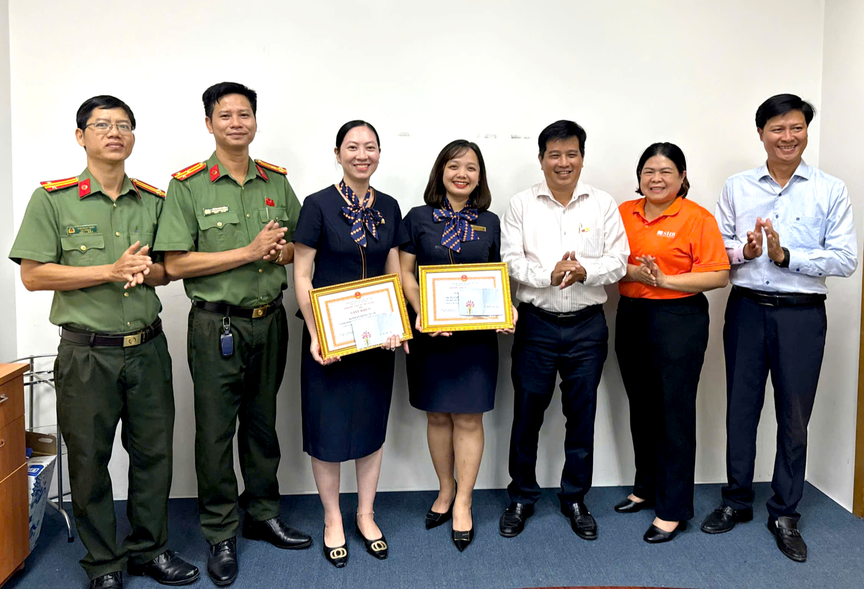 Bằng khen của Bộ Công an và dấu ấn SHB trong bảo đảm an ninh tiền tệ, an toàn hệ thống ngân hàng - Ảnh 3. Bằng khen của Bộ Công an và dấu ấn SHB trong bảo đảm an ninh tiền tệ, an toàn hệ thống ngân hàng - Ảnh 3.