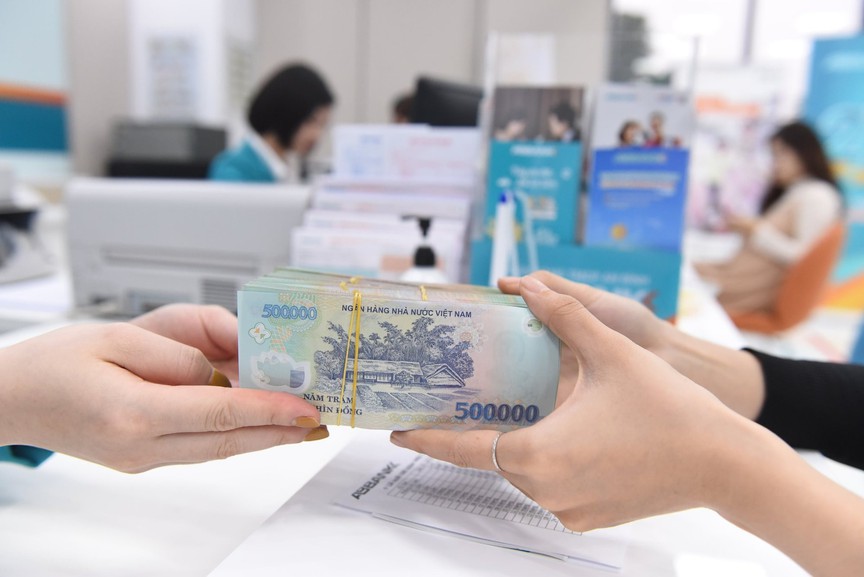 Cuộc đua hút khách vay trả nợ cũ và nguy cơ biến tướng thành vòng xoáy luân chuyển nợ xấu hệ thống - Ảnh 4.