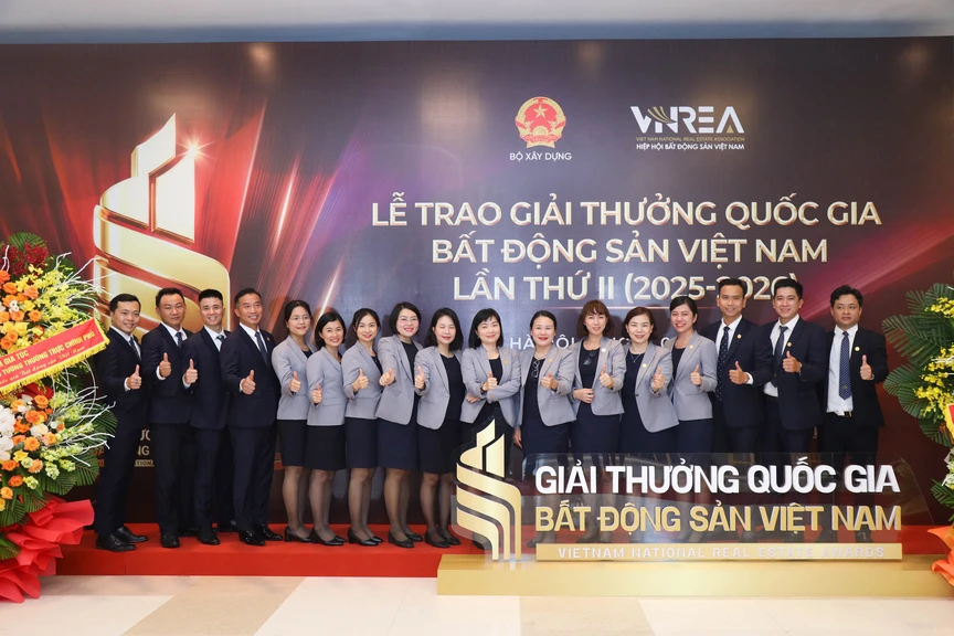 Lãnh đạo các doanh nghiệp bất động sản tham dự Lễ trao Giải thưởng Quốc gia Bất động sản Việt Nam lần thứ II- Ảnh 15. Lãnh đạo các doanh nghiệp bất động sản tham dự Lễ trao Giải thưởng Quốc gia Bất động sản Việt Nam lần thứ II- Ảnh 15.