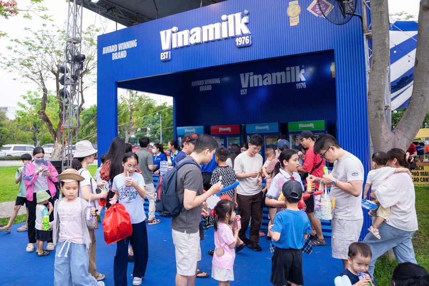 Hàng nghìn trẻ em hào hứng “chơi để học” cùng Vinamilk tại Phú Mỹ Hưng- Ảnh 4. Hàng nghìn trẻ em hào hứng “chơi để học” cùng Vinamilk tại Phú Mỹ Hưng- Ảnh 4.