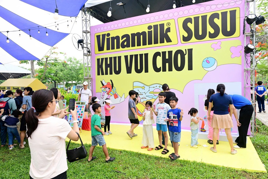 Hàng nghìn trẻ em hào hứng “chơi để học” cùng Vinamilk tại Phú Mỹ Hưng- Ảnh 5. Hàng nghìn trẻ em hào hứng “chơi để học” cùng Vinamilk tại Phú Mỹ Hưng- Ảnh 5.