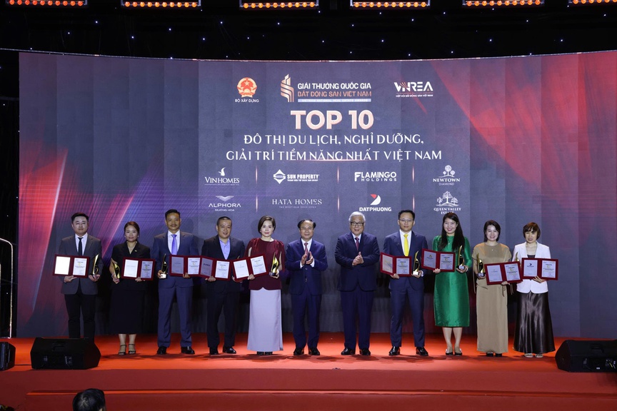 Nhiều doanh nhân tiêu biểu quy tụ tại Lễ trao Giải thưởng Quốc gia Bất động sản Việt Nam lần thứ II- Ảnh 28. Nhiều doanh nhân tiêu biểu quy tụ tại Lễ trao Giải thưởng Quốc gia Bất động sản Việt Nam lần thứ II- Ảnh 28.