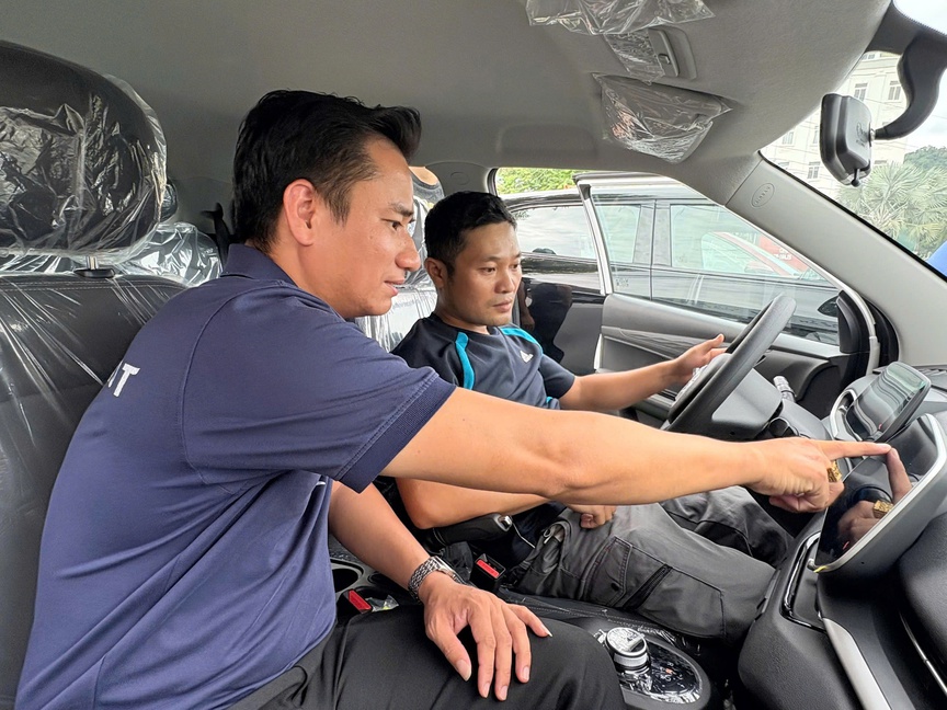 Khách hàng Nghệ An xếp hàng lái thử VinFast VF 5: Nhỏ gọn nhưng đủ chất, lái đã, lời ngay từ lúc xuống tiền - Ảnh 2.