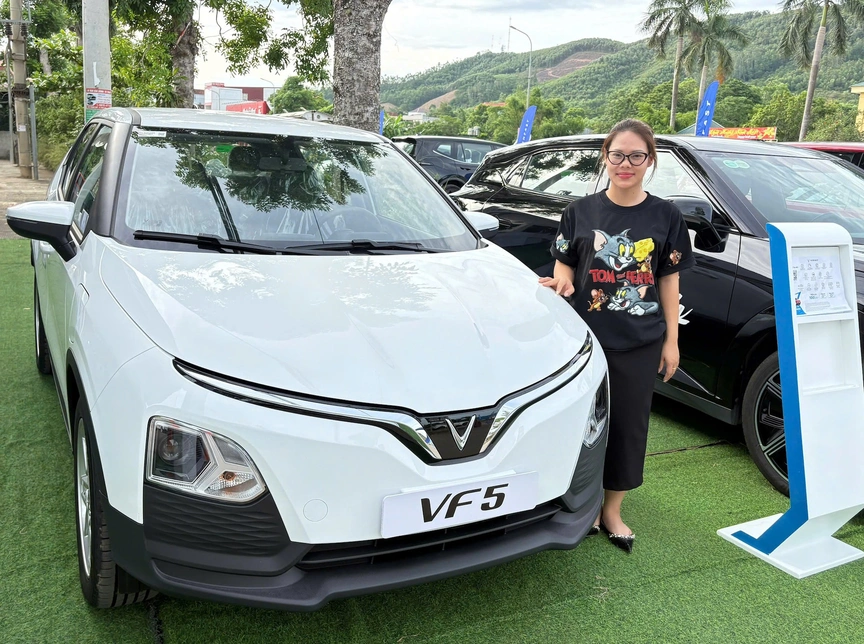 Khách hàng Nghệ An xếp hàng lái thử VinFast VF 5: Nhỏ gọn nhưng đủ chất, lái đã, lời ngay từ lúc xuống tiền - Ảnh 3.