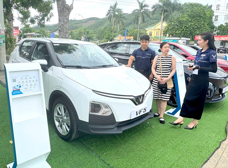 Khách hàng Nghệ An xếp hàng lái thử VinFast VF 5: Nhỏ gọn nhưng đủ chất, lái đã, lời ngay từ lúc xuống tiền - Ảnh 4.
