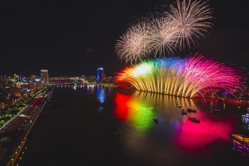 Lễ hội pháo hoa Quốc tế Đà Nẵng DIFF 2026 cháy vé, bổ sung thêm một khán đài từ đêm thi thứ 5 - Ảnh 2.