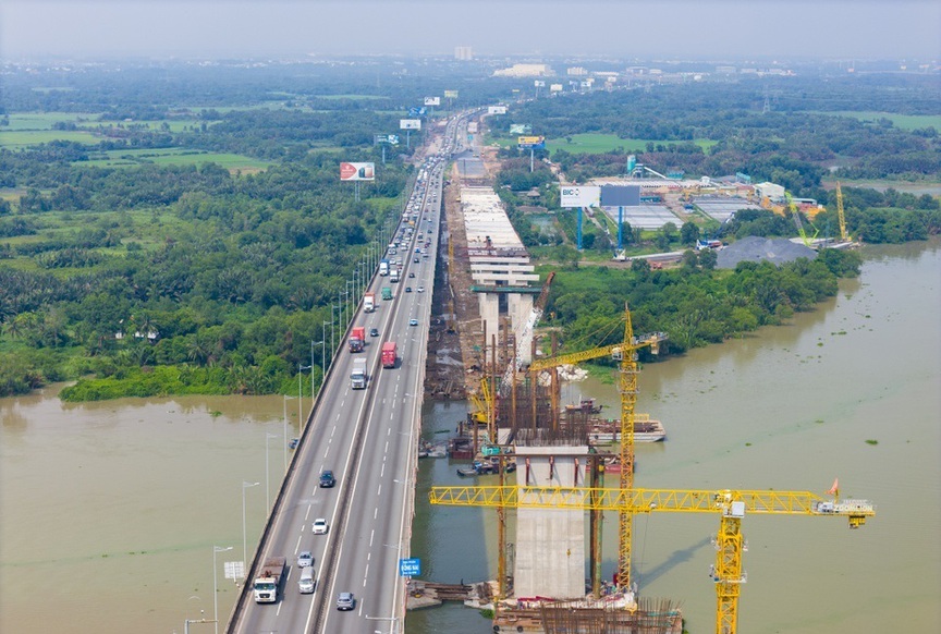 Sắp hợp long cây cầu trên dự án cao tốc 16.300 tỷ, kết nối thẳng đến siêu sân bay - Ảnh 1.