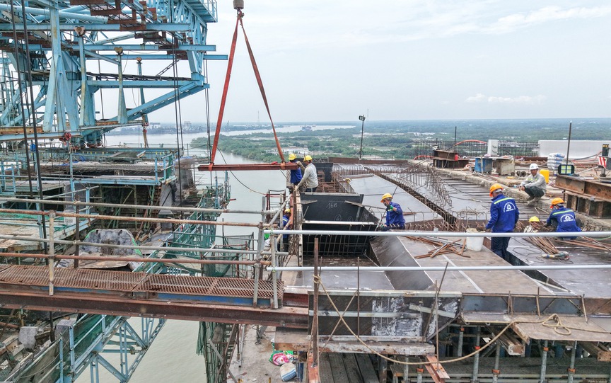 Khoảng 10 ngày nữa, Việt Nam sẽ hợp long cây cầu dây văng 3.500 tỷ cao nhất cả nước- Ảnh 1. Khoảng 10 ngày nữa, Việt Nam sẽ hợp long cây cầu dây văng 3.500 tỷ cao nhất cả nước- Ảnh 1.