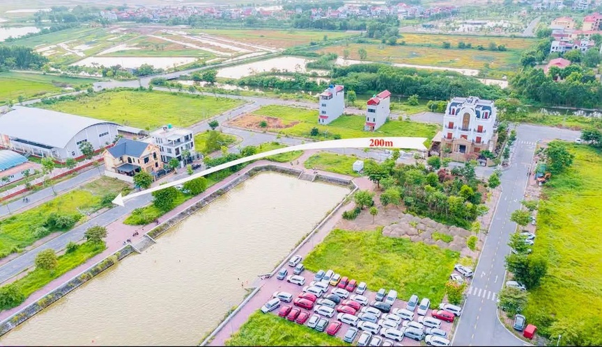 Một căn biệt thự buộc phải di chuyển khỏi vị trí cũ 200m, nhường chỗ làm đường kết nối đến sân bay lớn nhất miền Bắc - Ảnh 1.