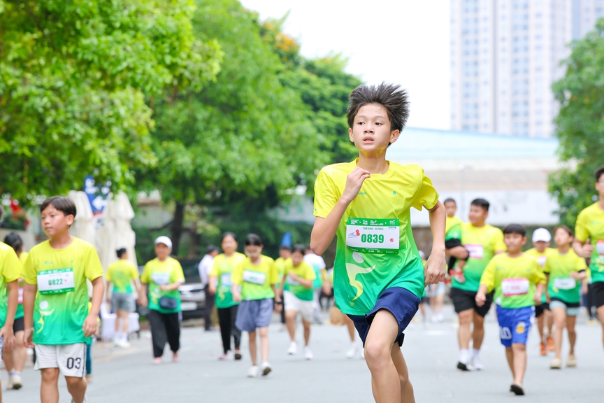 Hơn 2.000 người tham gia giải chạy Phú Đông MiNi Marathon- Season6: Lan tỏa sống xanh và kết nối cộng đồng- Ảnh 4.