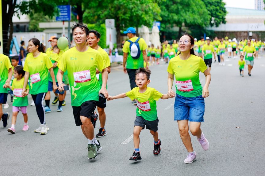 Hơn 2.000 người tham gia giải chạy Phú Đông MiNi Marathon- Season6: Lan tỏa sống xanh và kết nối cộng đồng- Ảnh 2.