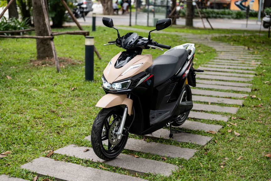 Chủ xe mê VinFast Viper vì “chất” thể thao, đổi pin nhanh, tiền nuôi xe nhẹ- Ảnh 1. Chủ xe mê VinFast Viper vì “chất” thể thao, đổi pin nhanh, tiền nuôi xe nhẹ- Ảnh 1.