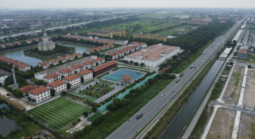 Cảnh hoang vắng tại ngôi trường đại học hơn 10ha sau 1 năm bị Bộ Giáo dục đình chỉ hoạt động- Ảnh 1. Cảnh hoang vắng tại ngôi trường đại học hơn 10ha sau 1 năm bị Bộ Giáo dục đình chỉ hoạt động- Ảnh 1.