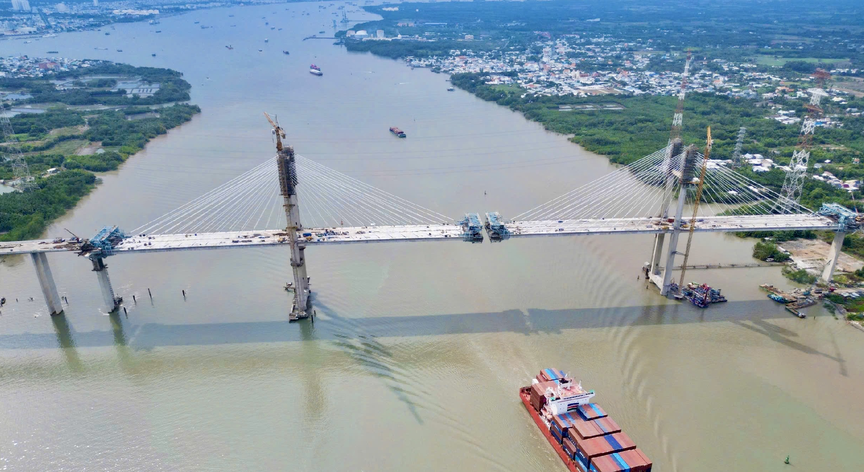 Chỉ vài tuần nữa, chính thức hợp long cây cầu dây văng có tĩnh không cao nhất Việt Nam- Ảnh 1. Chỉ vài tuần nữa, chính thức hợp long cây cầu dây văng có tĩnh không cao nhất Việt Nam- Ảnh 1.