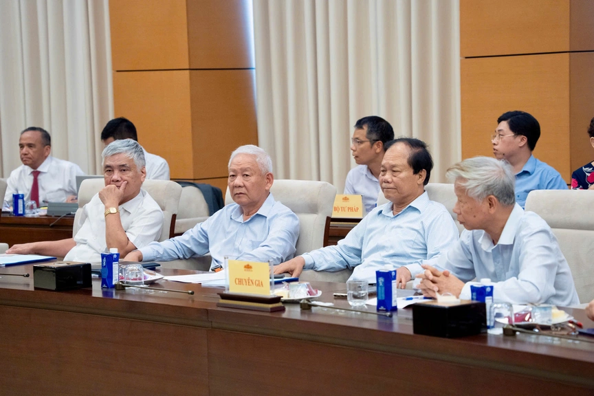 Phó Chủ tịch Quốc hội Nguyễn Hồng Diên chủ trì Hội thảo “Định hướng hoàn thiện thể chế pháp luật về đất đai, sửa đổi Luật Đất đai hướng đến mục tiêu giải phóng nguồn lực cho phát triển KT-XH trong kỷ nguyên mới” - Ảnh 10.