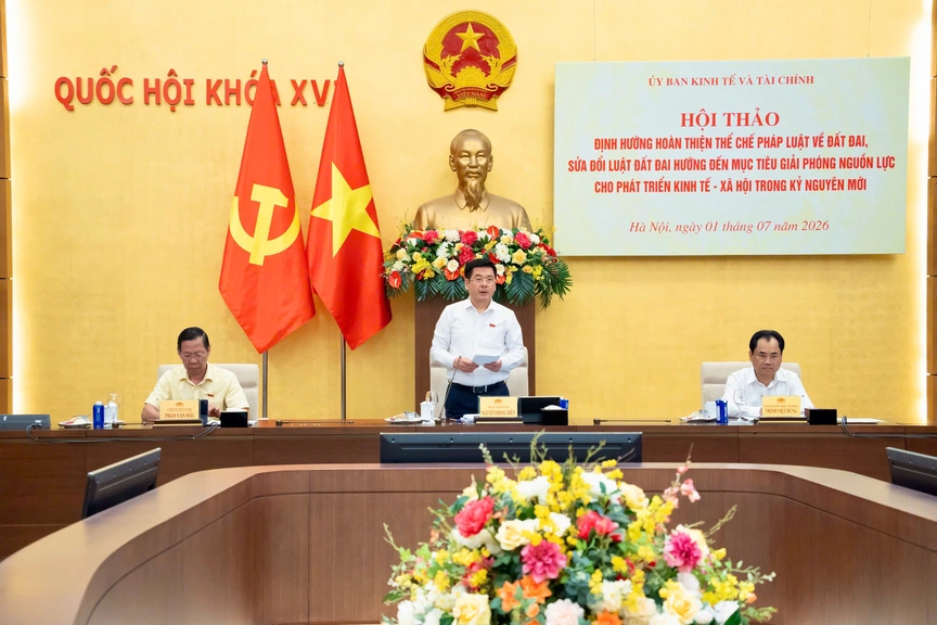 Phó Chủ tịch Quốc hội Nguyễn Hồng Diên chủ trì Hội thảo “Định hướng hoàn thiện thể chế pháp luật về đất đai, sửa đổi Luật Đất đai hướng đến mục tiêu giải phóng nguồn lực cho phát triển KT-XH trong kỷ nguyên mới” - Ảnh 5.