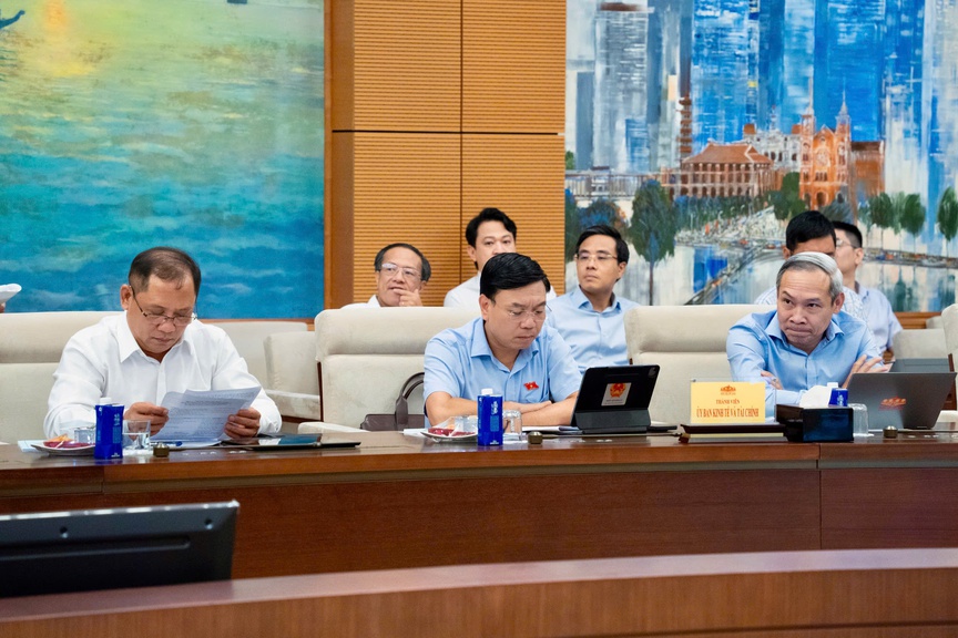 Phó Chủ tịch Quốc hội Nguyễn Hồng Diên chủ trì Hội thảo “Định hướng hoàn thiện thể chế pháp luật về đất đai, sửa đổi Luật Đất đai hướng đến mục tiêu giải phóng nguồn lực cho phát triển KT-XH trong kỷ nguyên mới” - Ảnh 6.