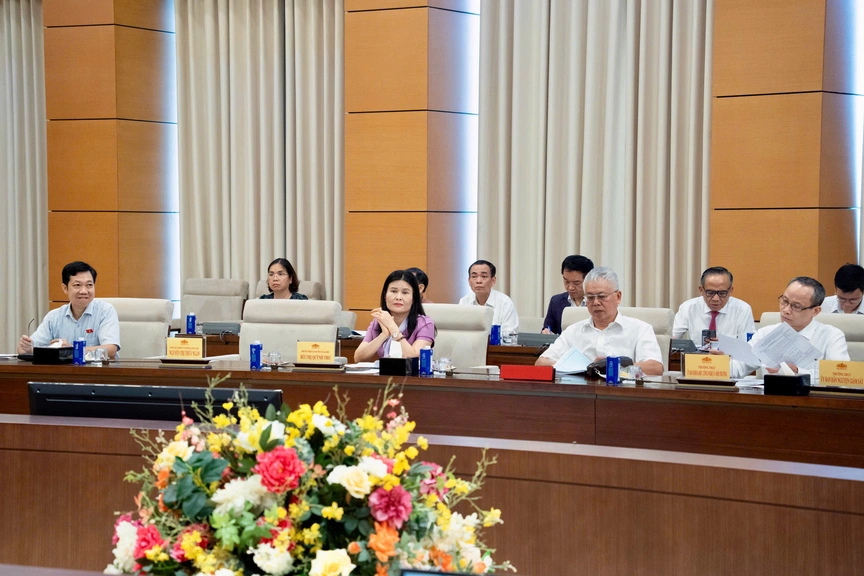 Phó Chủ tịch Quốc hội Nguyễn Hồng Diên chủ trì Hội thảo “Định hướng hoàn thiện thể chế pháp luật về đất đai, sửa đổi Luật Đất đai hướng đến mục tiêu giải phóng nguồn lực cho phát triển KT-XH trong kỷ nguyên mới” - Ảnh 7.