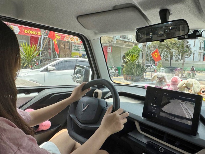 Nhỏ gọn bên ngoài, thực dụng bên trong, VinFast VF 3 định nghĩa lại cách thức di chuyển của người trẻ trong đô thị - Ảnh 1.