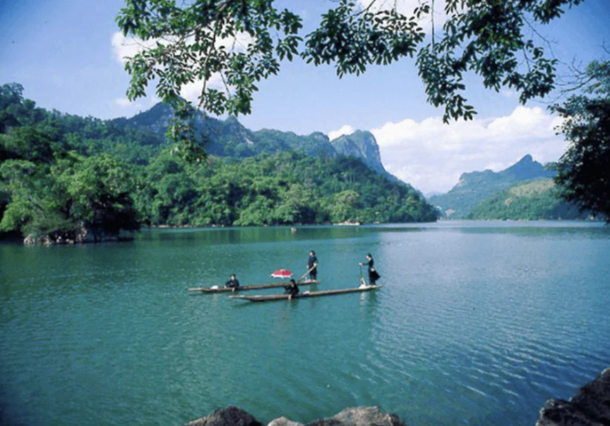 Quy hoạch hồ nước ngọt 200 triệu năm tuổi, lớn nhất Việt Nam, đẹp nhất thế giới thành khu du lịch quốc gia- Ảnh 2.