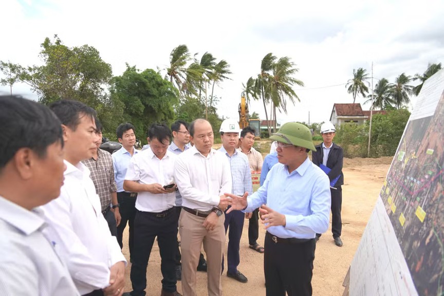 Cao tốc gần 44.000 tỷ băng qua 2 con đèo hiểm trở chạy dọc tỉnh lớn thứ 2 Việt Nam nhận chỉ đạo mới - Ảnh 1.