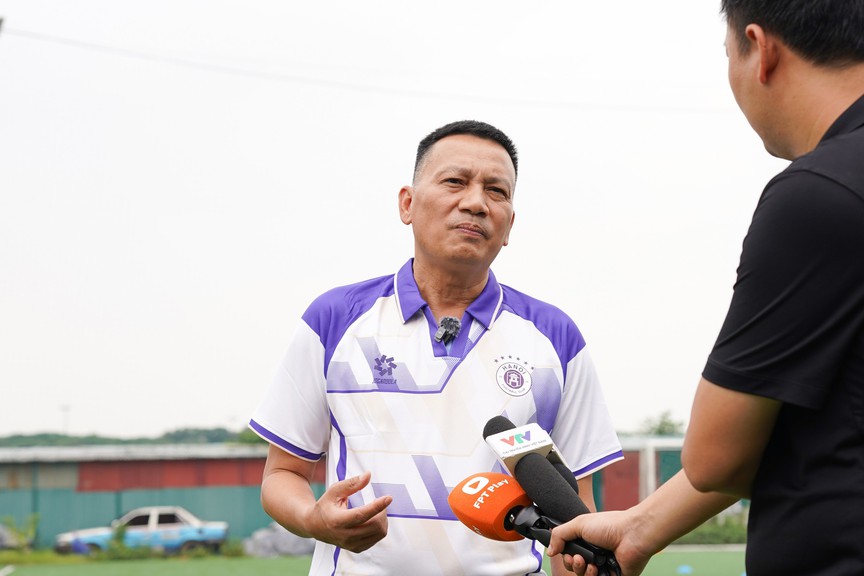 Đại biểu HĐND Đỗ Vinh Quang hiện thực hóa cam kết về bóng đá học đường- Ảnh 2.