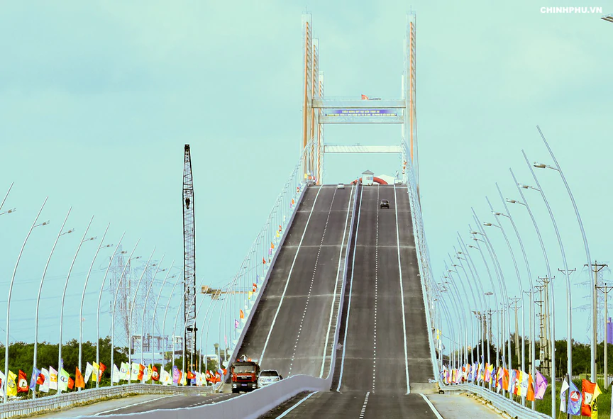 Tuyến cao tốc đắt đỏ nhất Việt Nam: Chỉ dài hơn 24km nhưng tiêu tốn gần 14.000 tỷ, sở hữu siêu cầu dây văng lọt TOP nhiều nhịp nhất thế giới - Ảnh 2.