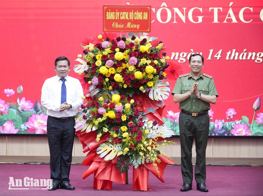 Trung tướng Đinh Văn Nơi giữ chức Phó Bí thư Tỉnh ủy An Giang - Ảnh 2.