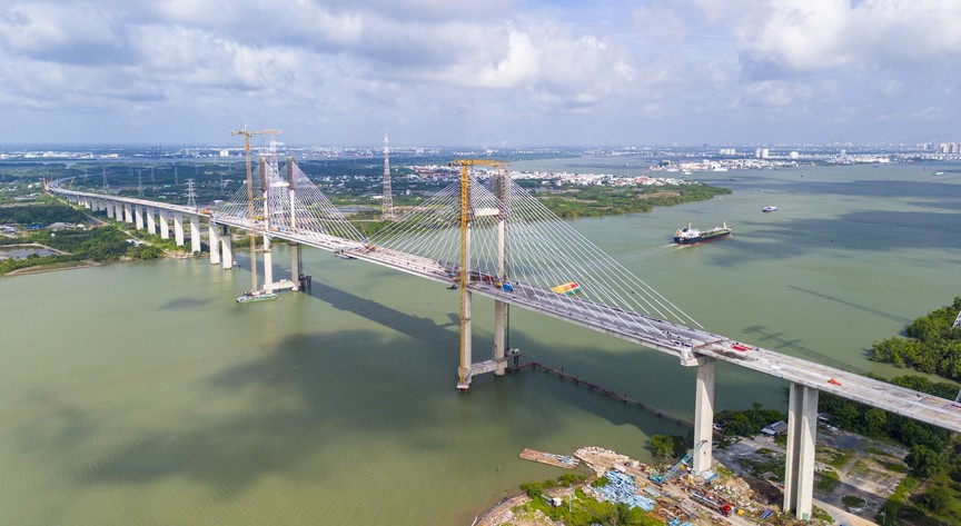 Sẵn sàng hợp long cầu dây văng có tĩnh không cao nhất Việt Nam, hướng tới hoàn thành sau 2 tháng nữa - Ảnh 1.