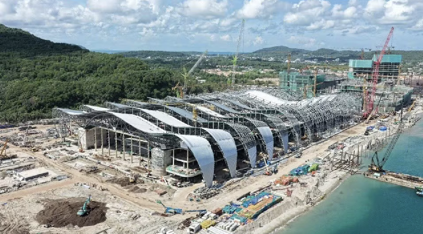 Huy động 3.000 công nhân cùng hàng trăm máy móc thiết bị làm việc liên tục ngày đêm, Việt Nam sắp hoàn thành công trình sở hữu ballroom lớn nhất thế giới, vượt qua Caesars Forum ở Las Vegas - Ảnh 1.