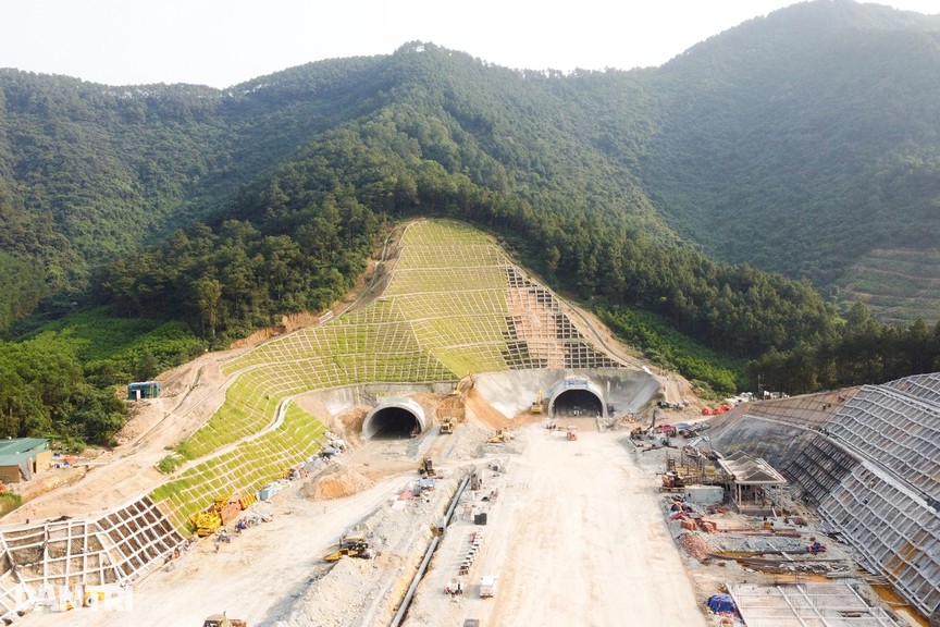 Hầm xuyên núi 2.100 tỷ có địa chất phức tạp nhất cao tốc Bắc - Nam gặp khó - Ảnh 2.